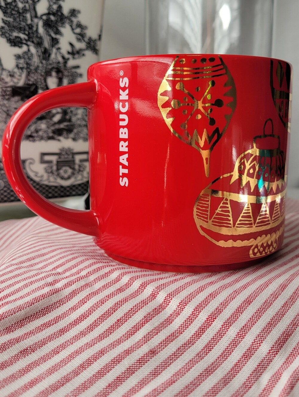 Starbucks Holiday Mug with Gold Accents 14 oz
